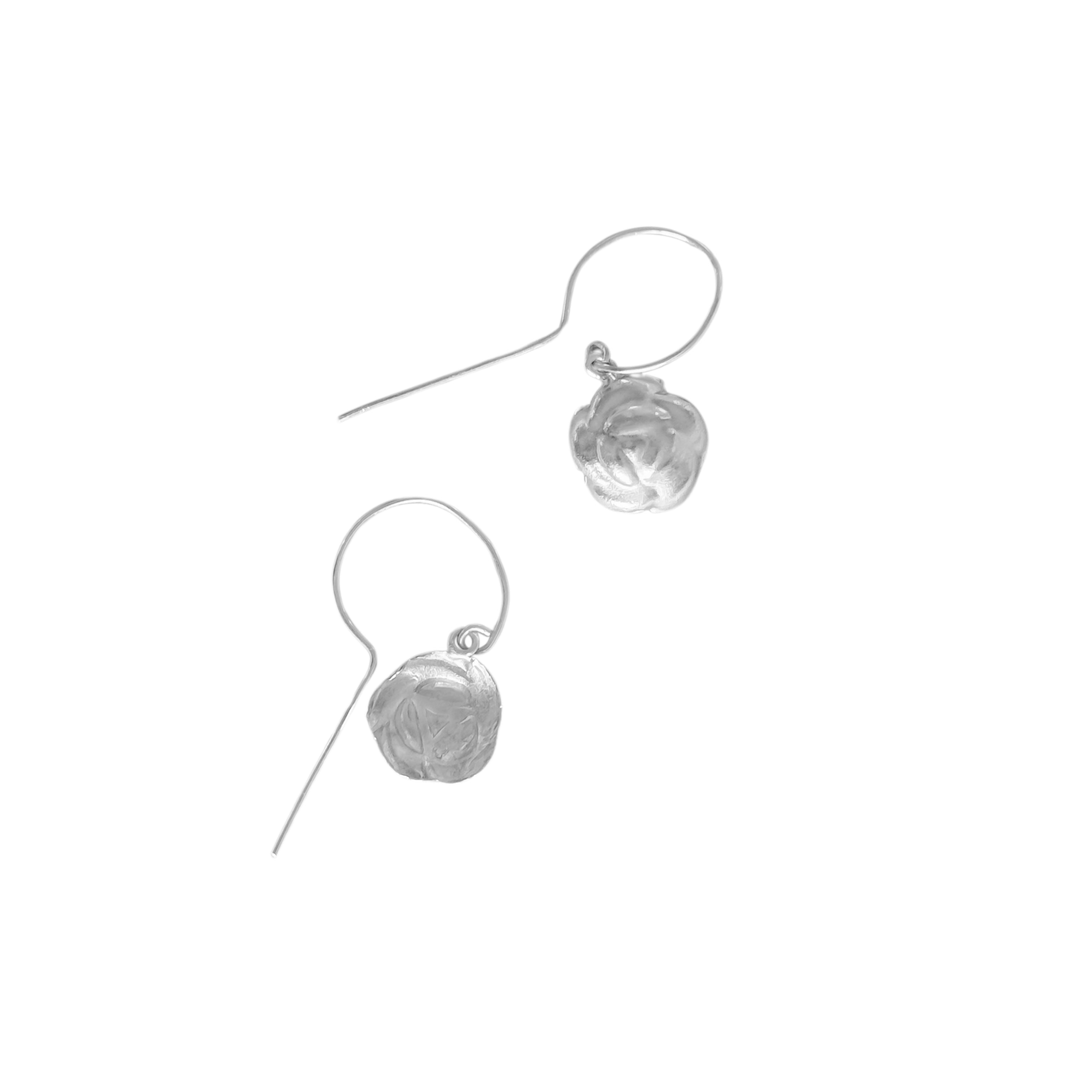 Fleur d'argent rose shaped earrings