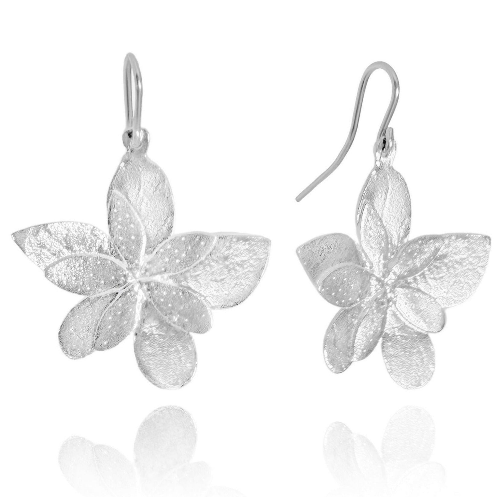 Boucles d'oreilles pendantes en argent sterling Petals Atop Petals en édition limitée