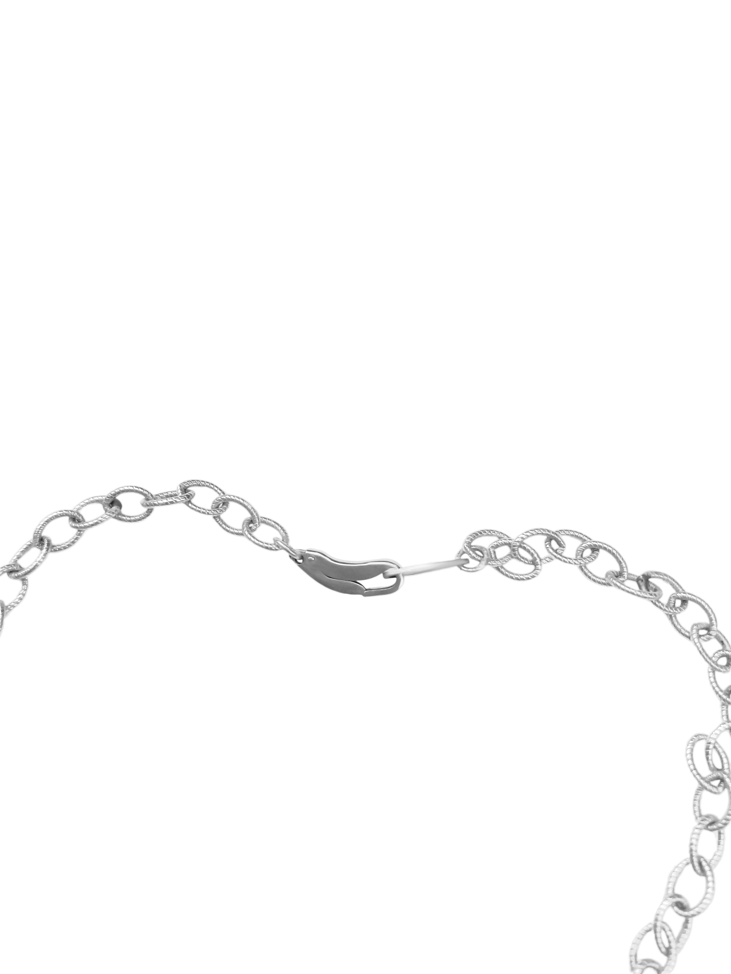 collier d'algues avec une perle et des pierres de lune flash bleues