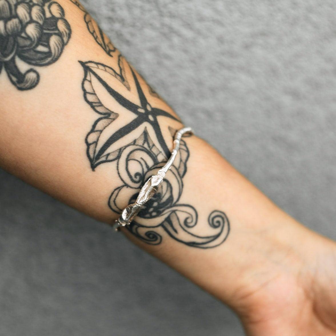Le bracelet en argent bourgeons de Williamsburg