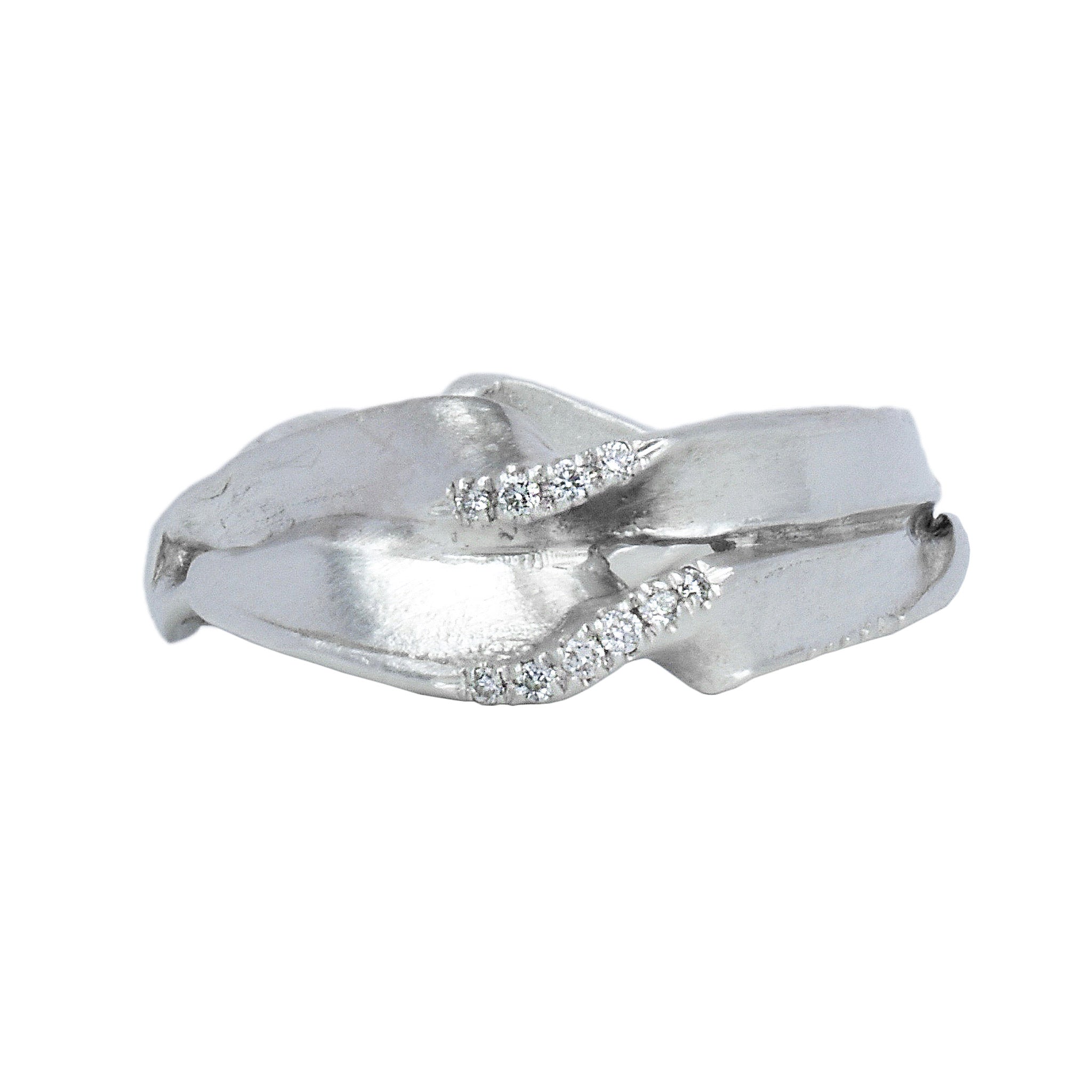 The seaweed ring in silver with 10 white or black diamonds