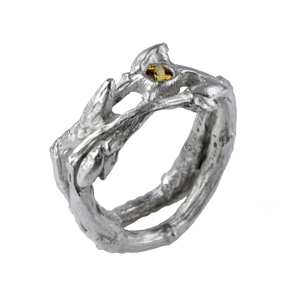 la bague brindille en argent avec un saphir jaune