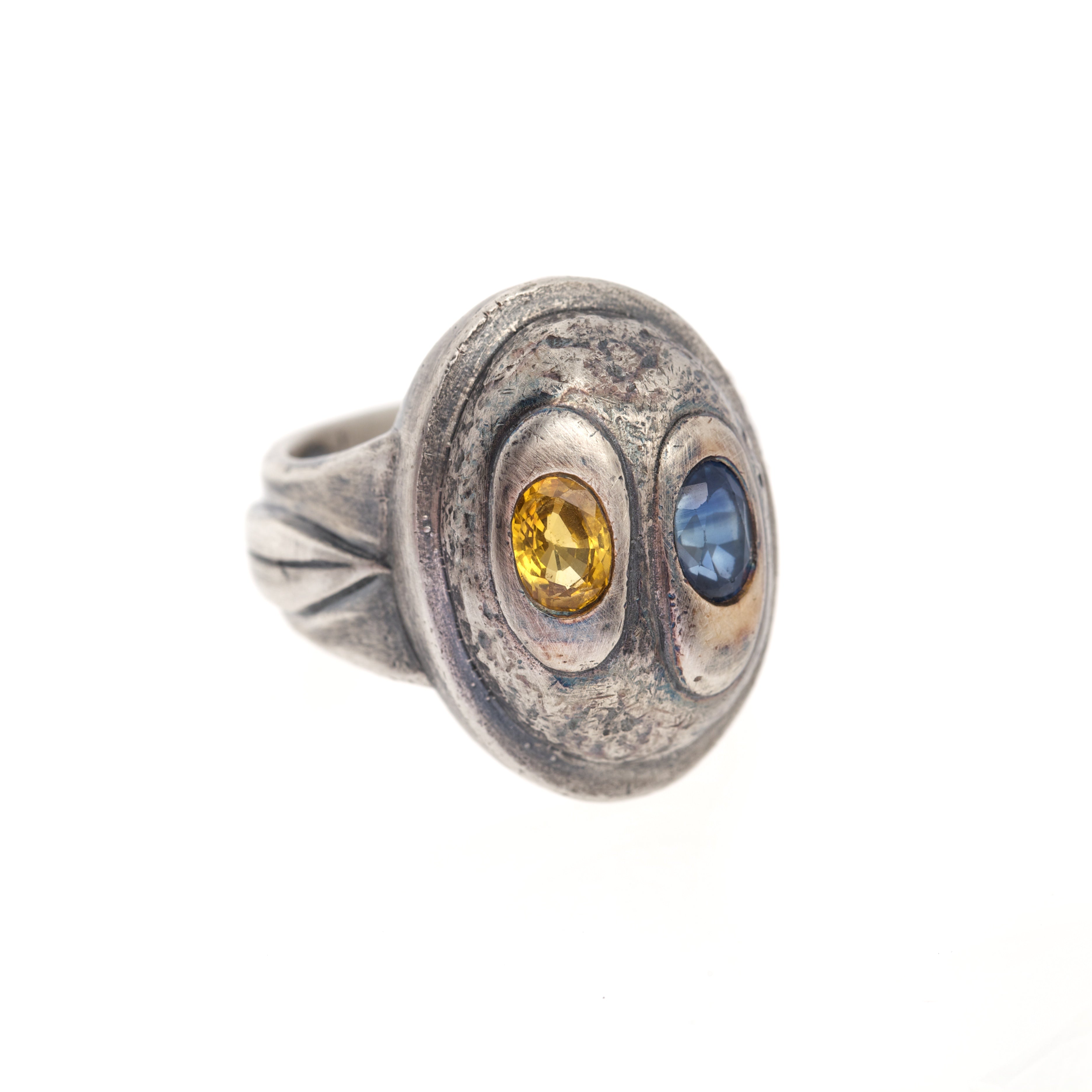la bague guerrier africain platine argent et saphirs