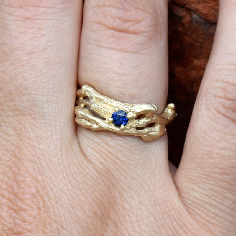The twig branch in 10 K yellow gold with a blue sapphire wedding ring every day wear