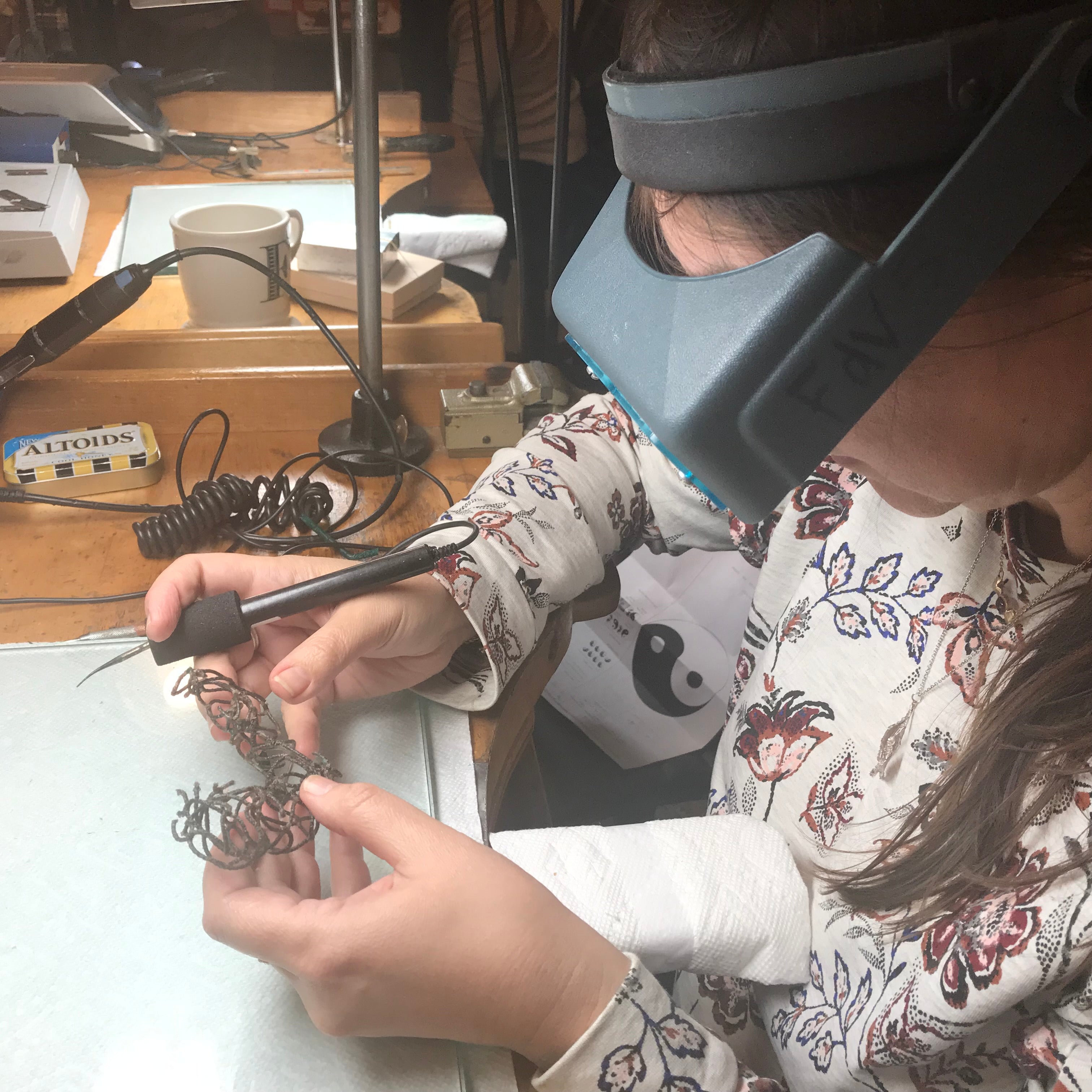 Le collier en filet de pêche unique en son genre