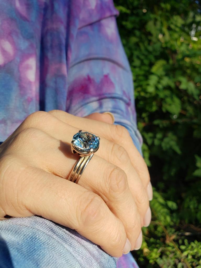 blue topaz wisteria prongs ring - size 6.5