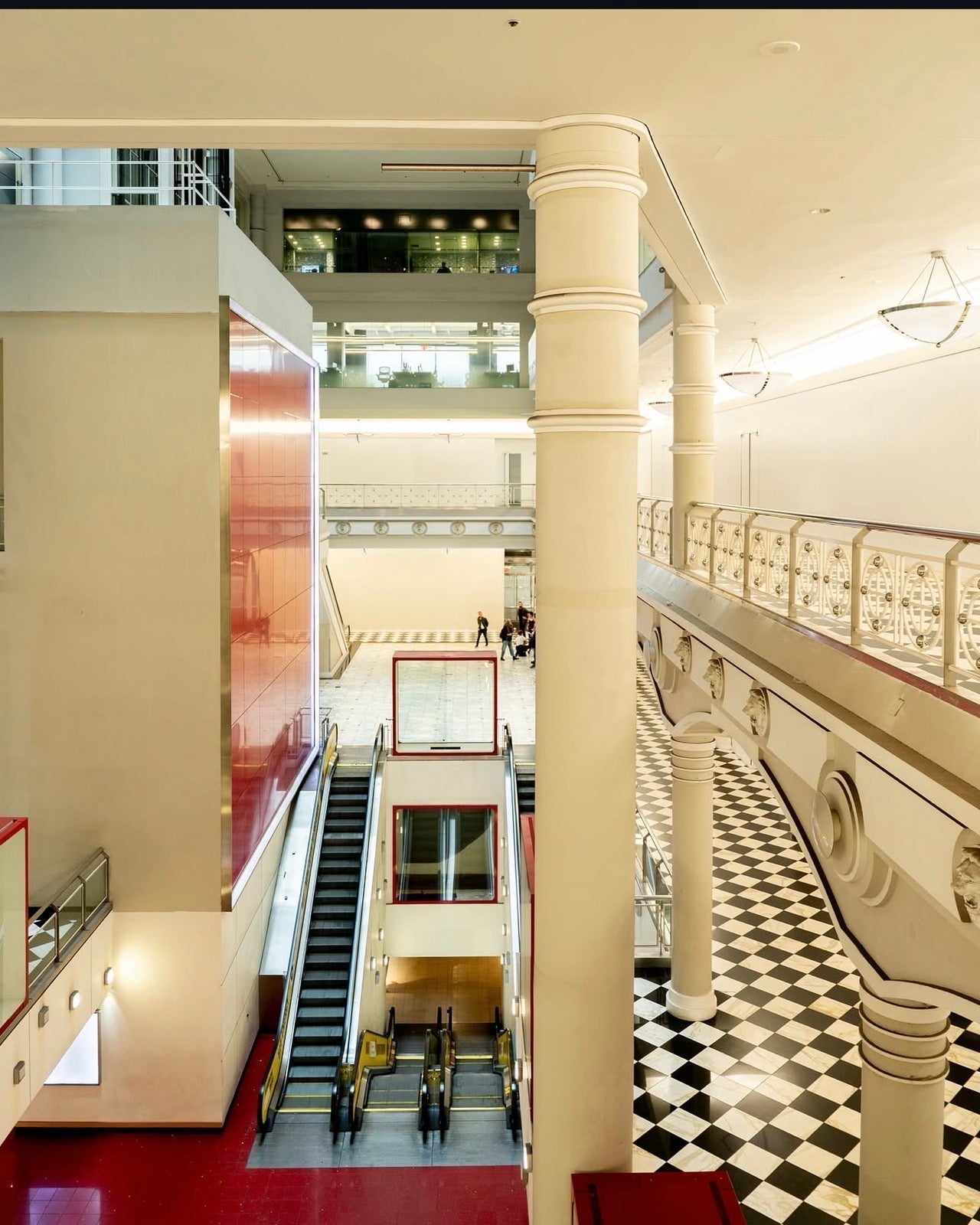 A Holiday Tradition Reimagined at Manhattan Mall