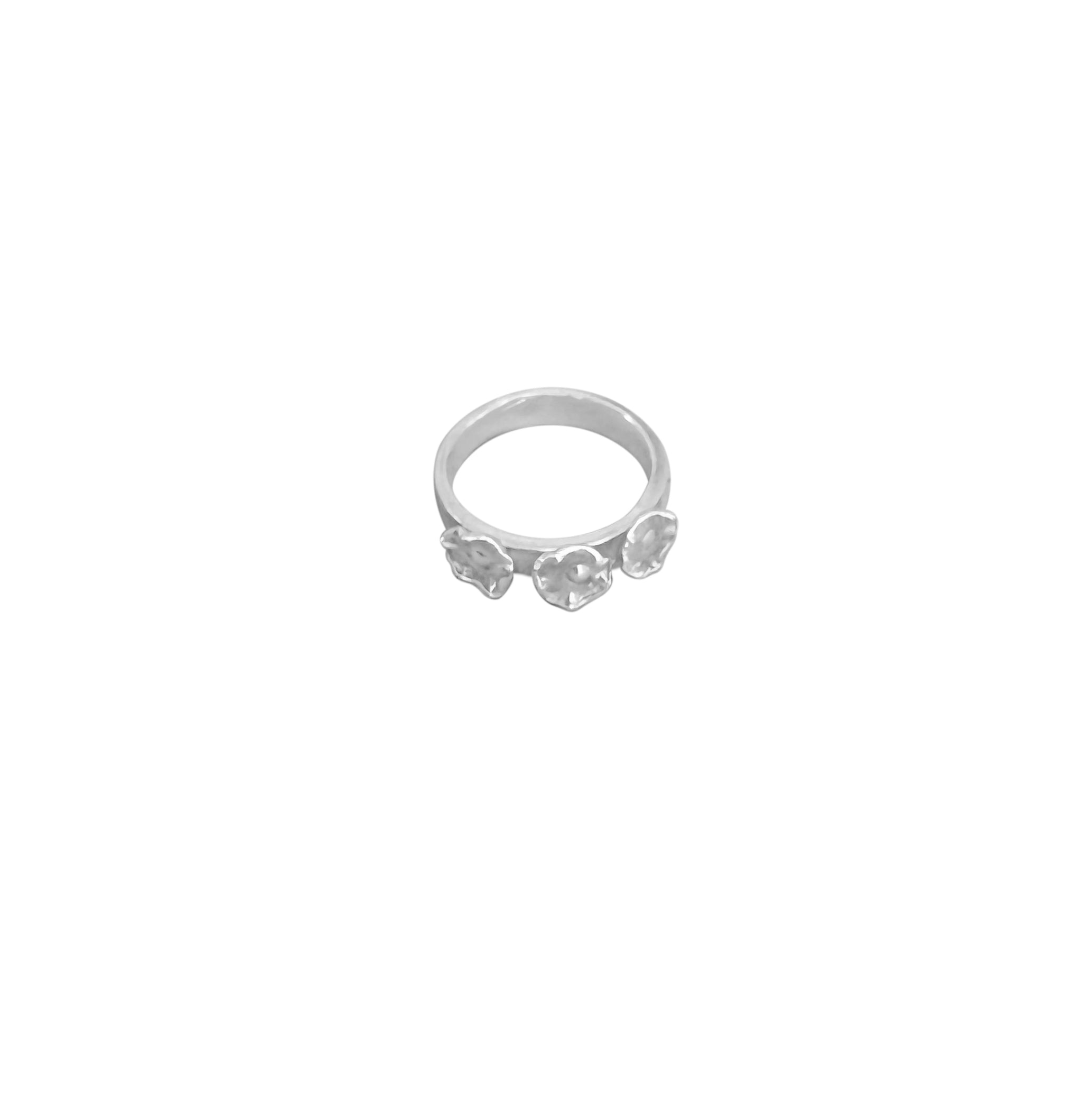 The Fleur D'argent 3 flowers ring