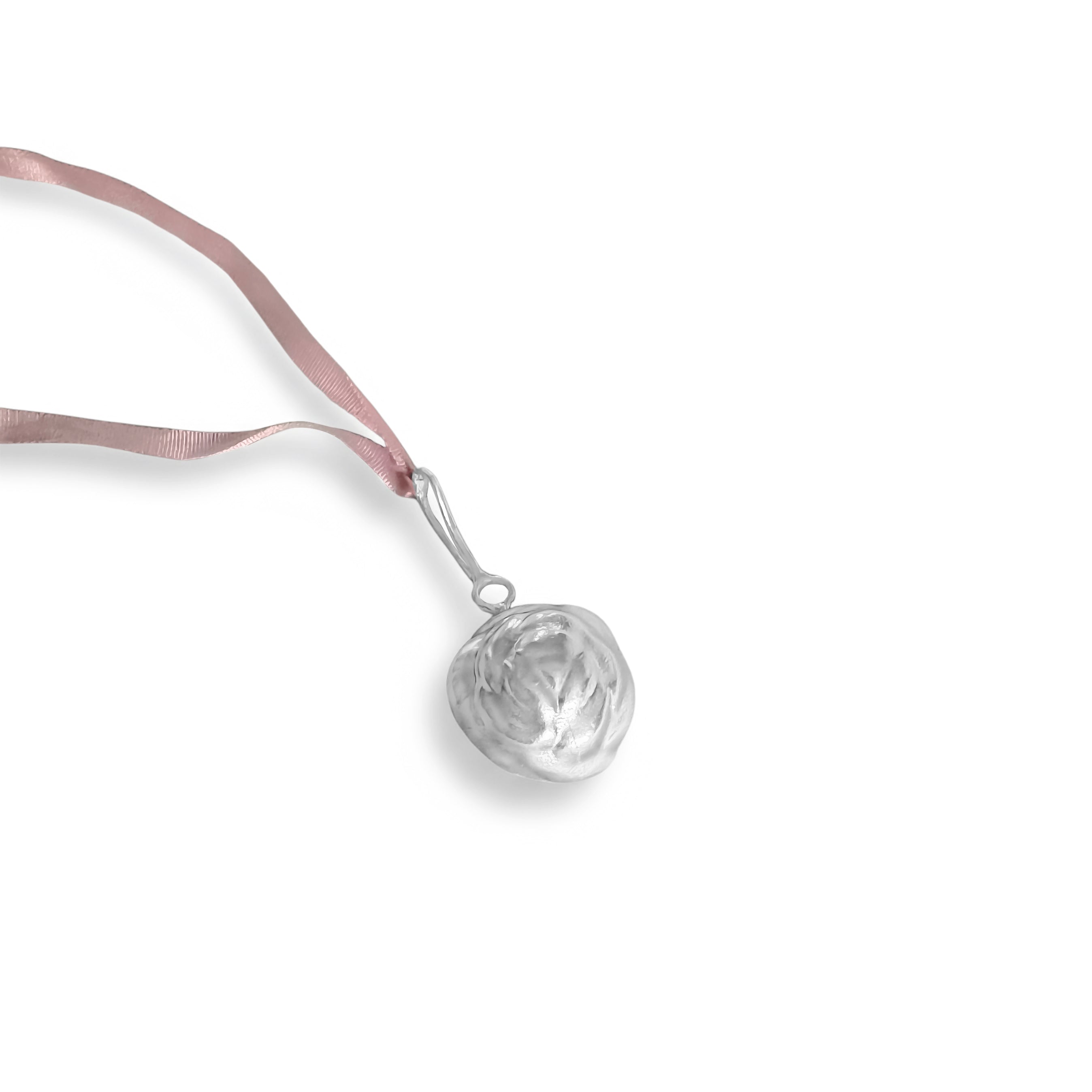 Fleur d'argent with large rose pendant