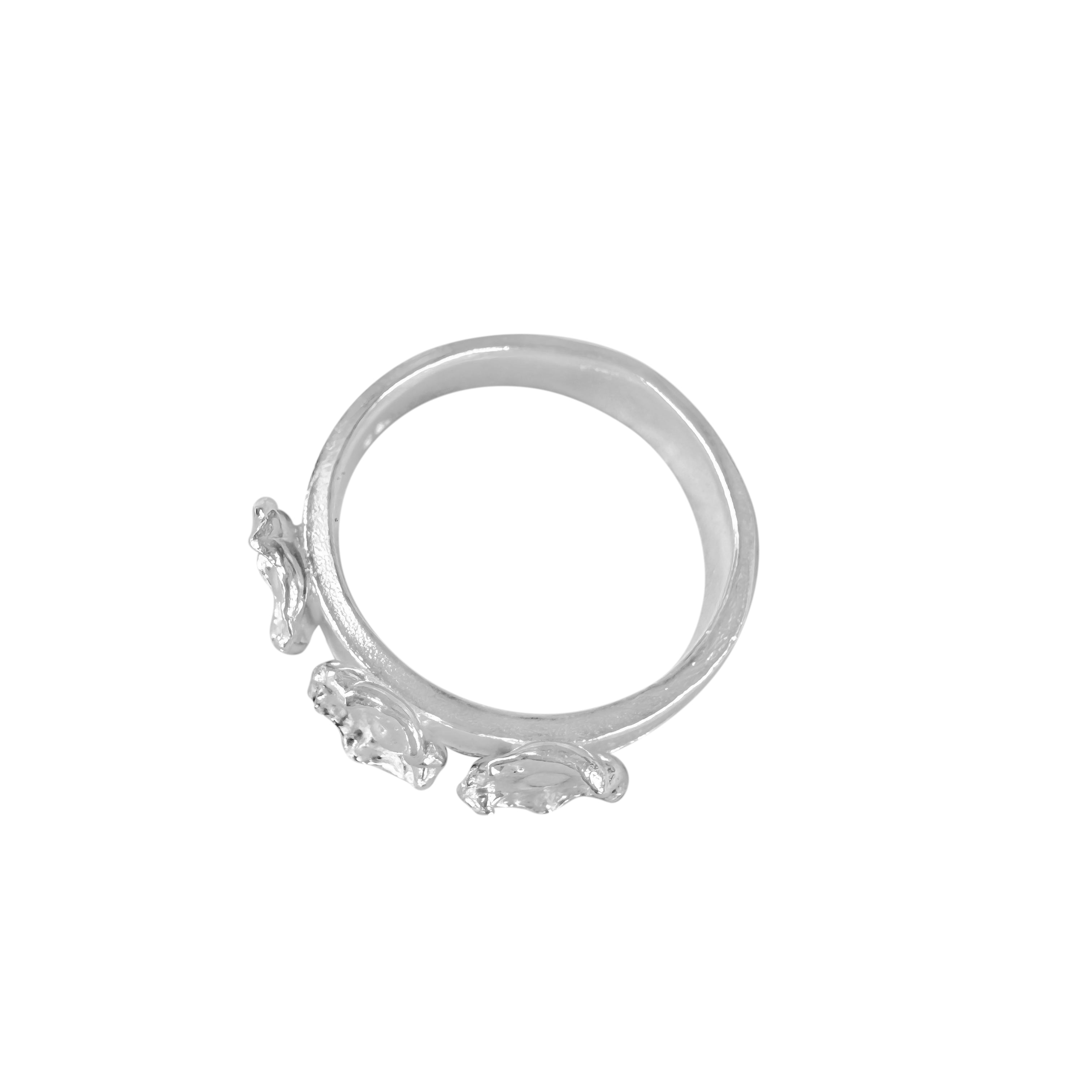 The Fleur D'argent 3 flowers ring