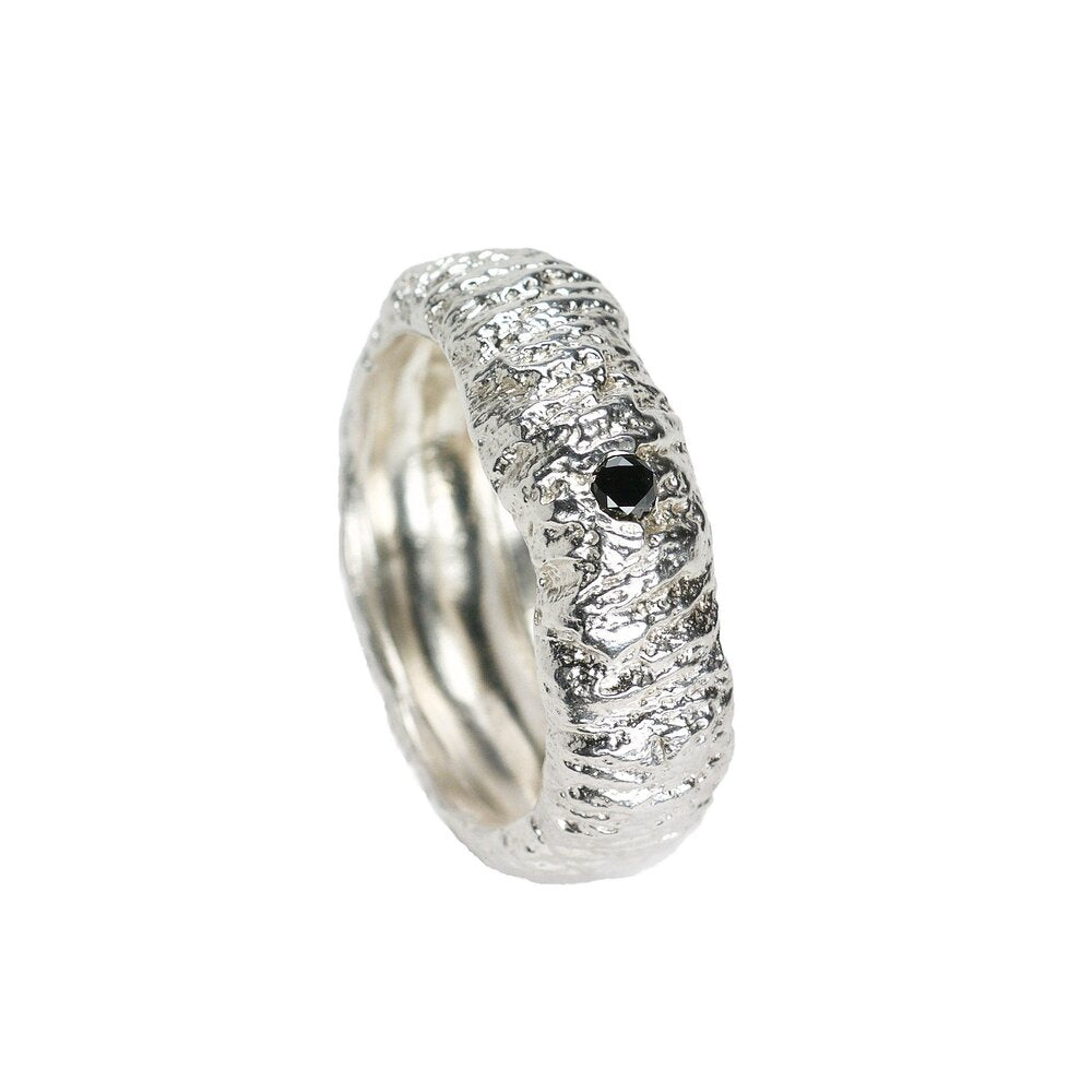 The tree trunk inprint wedding band with a black diamond /available in men's and women's size